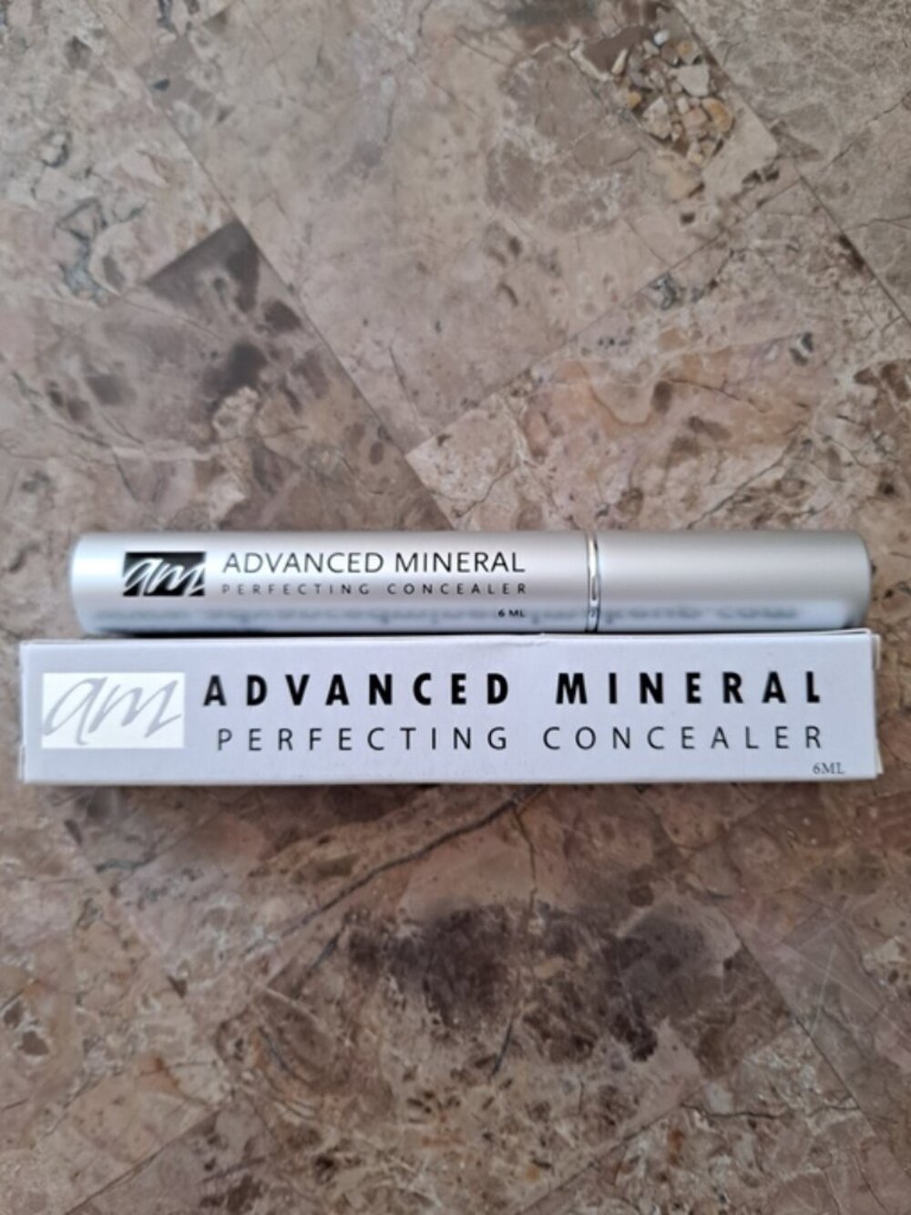 Advanced Mineral Makeup Perfecting Concealer in Beige Cream